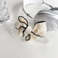 Dettaglio della custodia trasparente con un grande fiocco in tessuto bianco e bordo nero - Supporto Trasparente - Fiocco in Tessuto Plissettato / Bianco Sporco