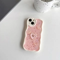 Detail der rosa gewellten iPhone-Hülle mit Perlenbogenherz und Glitzer-Finish-Textur - Cremeweiß / iPhone 7/8/SE 2020