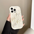 Detail of cream wavy iPhone case with 3D bows, white pearls and glitter sequins - Creamy White Bow-Rice White / iPhone 7/8/SE 2020