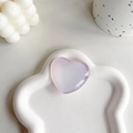 Support de téléphone en cristal rose en forme de cœur sur un plateau floral élégant - Support à Base Blanche / Bordure Rose Marbrée