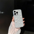 Funda transparente para iPhone con perlas, purpurina plateada y lazo sostenida en mano - iPhone 7/8/SE 2020 / Lámina de Plata Resina Corazón Perla Lazo