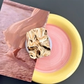 Detail of golden plated irregular rippled phone grip on artistic ceramic plate - Transparent Magnetic Retro Wrinkled Gold