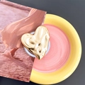 Detail of liquid lava texture heart phone grip with golden electroplated finish - Transparent Magnetic Lava Heart Gold