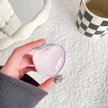 Nahaufnahme der herzförmigen rosa Glas-Handyhalterung mit glänzendem Finish - Magnethalterung-Kristallglasherz-Hellrosa