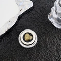Detail of heart-shaped magnetic phone grip with golden brushed texture and Gift For You text - Circle Epoxy - Gold Thread Heart