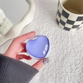 Detail der lila herzförmigen Handyhalterung aus Glas mit glänzender Oberfläche und Magnetfuß - Magnethalterung-Kristallglasherz-Lila
