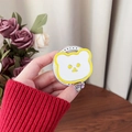 Dettaglio del supporto MagSafe per telefono a forma di orso con specchio e bordo giallo - Specchio Orso Giallo