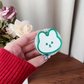 Vue rapprochée d'un support de téléphone lapin blanc mignon avec des contours vert vif - Support de Lapin Magnétique - Vert Foncé