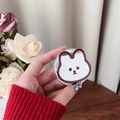Gros plan d'un support de téléphone lapin mignon avec miroir tenu à la main - Support de Lapin Magnétique - Brun