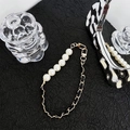 Detail of luxury phone strap with white pearls and gold metal leather chain weave - Short Pearl Leather Chain - Black