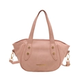 Borsa a mano da donna in camoscio rosa con borchie dorate e tracolla regolabile - Rosa