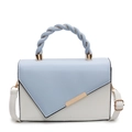 Bolso bandolera bicolor azul y crema con asa trenzada y detalles metálicos dorados - Azul