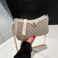 Elegante borsa a spalla bianco sporco con monogramma, logo M dorato e catenina - Bianco