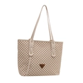 Bolso tote blanco roto con patrón geométrico marrón y placa de metal - Blanco