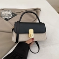 Schicke kleine quadratische Tasche in Schwarz und Beige mit Metallschloss und Gurt - Schwarz