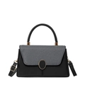 Bolso de mano elegante bicolor negro y gris con detalles dorados y correa ajustable - Negro