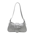 Elegante borsa sottobraccio argento con fiocco e finitura metallica lucida da donna - Argento