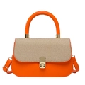 Sac bandoulière chic en cuir orange et tissage beige avec fermoir en métal doré - Orange