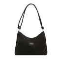 Bolso tipo cubo plisado negro con tejido texturizado y correa de nudo ajustable - Negro