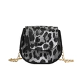 Mini crossbody tas met luipaardprint, gouden ketting en zadelontwerp in zilver en zwart - Zwart