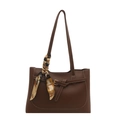 Dunkelbraune Leder-Tragetasche im Retro-Stil mit Seidenschal und Metallschnallendetail - Dunkelbraun