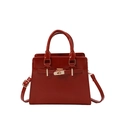Minimalist red Kelly handbag in glossy patent leather with gold clasp and shoulder strap - Red