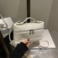 Minimalistische weiße quadratische Handtasche aus Leder mit Reißverschluss für Damen - Weiß