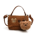 Braune Teddybär Umhängetasche aus Plüsch-Lammfell mit Lederriemen und Anhänger - Braun