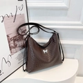 Bolso tote minimalista de cuero tejido marrón oscuro con hebilla de mariposa plateada chic - Marrón