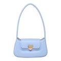 Bolso de hombro azul claro en cuero sintético con hebilla metálica de corazón dorado - Azul