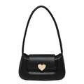 Bolso bandolera negro de moda con un cierre dorado en forma de corazón sobre acabado liso - Negro