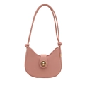 Sac croissant rose poudré minimaliste avec fermoir doré et bandoulière à nœuds - Rose
