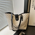 Grote shopper tas met grijs M-patroon monogram en zwarte lederen schouderbanden - Wit
