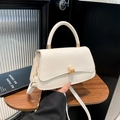 Bolso bandolera minimalista de cuero blanco con hebilla dorada y asa redonda - Blanco