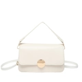 Bolso cuadrado beige elegante con hebilla dorada y asa superior para mujer moderna - Blanco