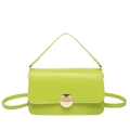 Sac à main minimaliste vert vif en cuir avec fermoir doré et bandoulière fine - Vert