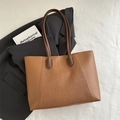 Grand sac cabas marron avec texture serpent et panneaux en similicuir lisse élégants - Marron