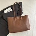 Sac cabas patchwork marron avec texture serpent et cuir lisse pour le trajet quotidien - Marron