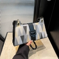 Borsa sottospalla retrò con patchwork geometrico a tre colori e fibbia metallica - Nero