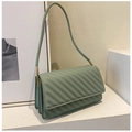Sac à bandoulière vert haricot chic avec surpiqûres diagonales et détails métalliques dorés - Vert clair