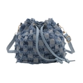 Blaue Denim-Eimertasche im Schachbrettmuster mit Fransen und Leder-Kordelzugverschluss - Kariert Blau