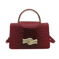 Sac à main bordeaux à motif crocodile avec poignée dorée et fermoir ondulé - Rouge
