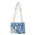 Borsa a tracolla in denim azzurro con bordi sfrangiati e dettagli a catena dorata - Blu