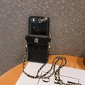 Crossbody telefoontasje van zwart gewatteerd leer met goudkleurige ketting en camelia - Zwart / Samsung ZFlip3