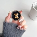 Dettaglio di un elegante supporto per telefono con orso 3D e bordo dorato a mano - Bordo Dorato Goccia di Colla Orso Marrone con Fiocco