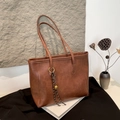 Sac fourre-tout vintage en cuir marron avec pompon tressé et anneau doré de luxe - Avec Pendentif / Marron