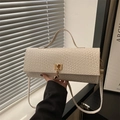 Piccola borsa quadrata beige intrecciata con fibbia dorata e tracolla rimovibile - Bianco