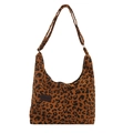 Bolso tote retro de pana con estampado de leopardo y etiqueta de moda en fondo blanco - Marrón