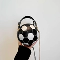 Creatieve handtas in de vorm van een voetbal met zwart-witte vakken en een gouden ketting - Zwart
