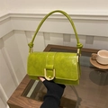 Borsa a tracolla in pelle verde con fibbia dorata e dettaglio nodo alla moda - Verde